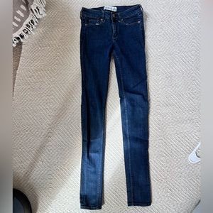 Abercrombie & Fitch skinny dark blue jean. Size 26 long